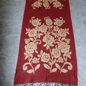 NEW  Reversible Wool Table Runner Red & Beige Floral design w/ fringe 70 x26
